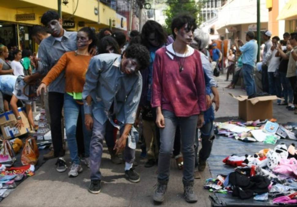 Honduras: Activistas se disfrazan de zombis para llamar al voto