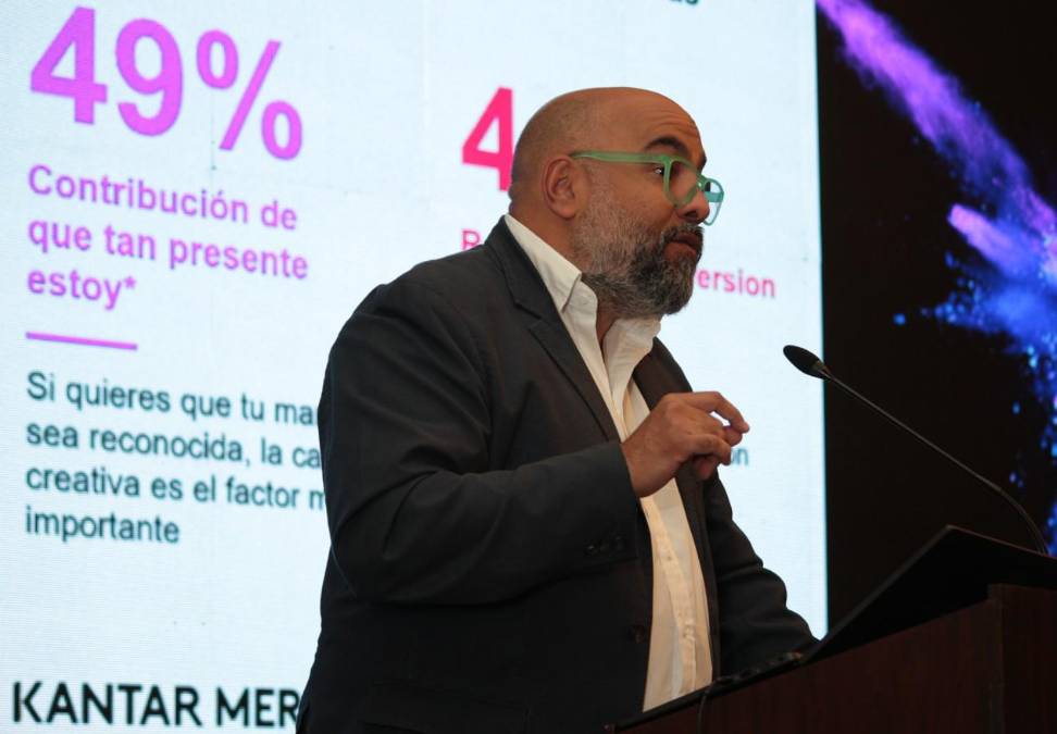 Christian Andres, Client Management &amp; Business Solutions Director de Kantar Mercaplan, presentó la charla “La nueva era del Top of Mind: Marcas que Innovan, Conectan y Trascienden”. 