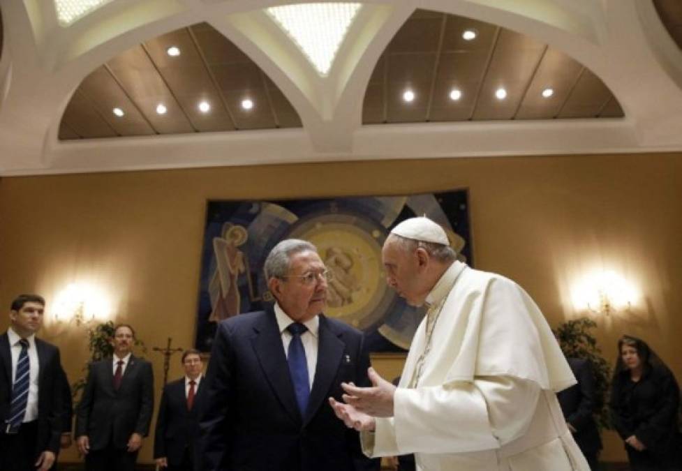 Histórico encuentro entre Francisco y Raúl Castro en el Vaticano