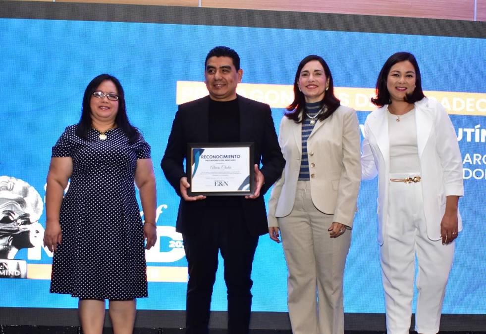 Álvaro Chutín, Gerente de Mercadeo de Claro El Salvador.