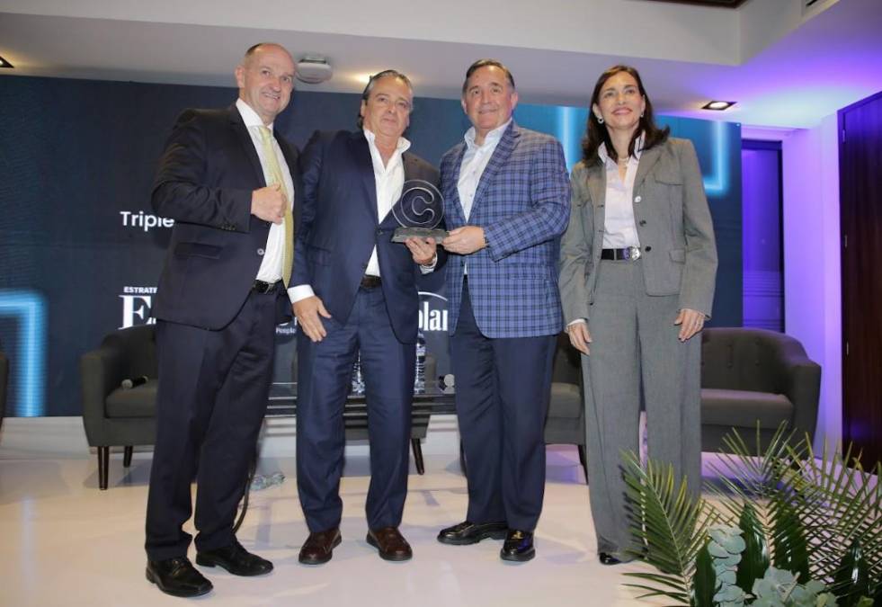 <i>PROGRESO: José Raúl González – Progreso: Líder Empresarial de Alta Confianza en Guatemala (Público Informado) | Stephanie Melville – Progreso: Líder Empresarial de Alta Confianza en Guatemala (Público Informado) | Progreso: Empresa de Alta Confianza en Guatemala (Público Informado, Público General) | Cementos Progreso: Marca de Alta Confianza en Guatemala (Público Informado) </i>