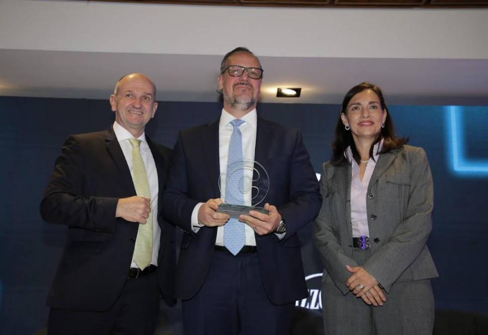 <i>CORPORACIÓN DINANT: Miguel M. Facussé – Corporación Dinant: Líder Empresarial de Alta Confianza en Honduras (Público Informado, Público General) | Corporación Dinant: Empresa de Alta Confianza en Honduras (Público Informado, Público General) | Zambos: Marca de Alta Confianza en Honduras (Público Informado, Público General) | Dinant: Marca de Alta Confianza en Honduras (Público Informado) </i>
