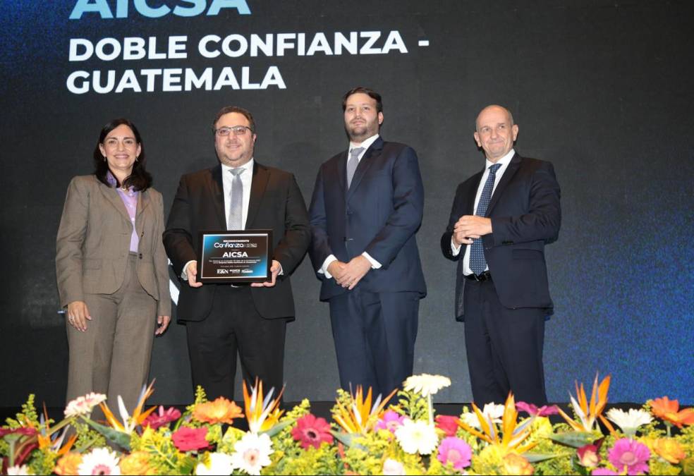 AICSA, Doble Confianza Guatemala. Recibe reconocimiento Javier Ruiz, CEO
