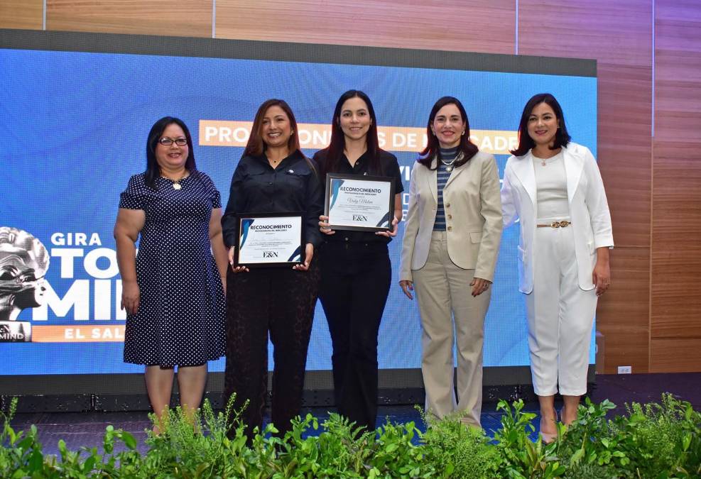 Vicky Molina, Gerente de Mercadeo y María Luz Castellanos, Jefa de Marca Bancoagrícola