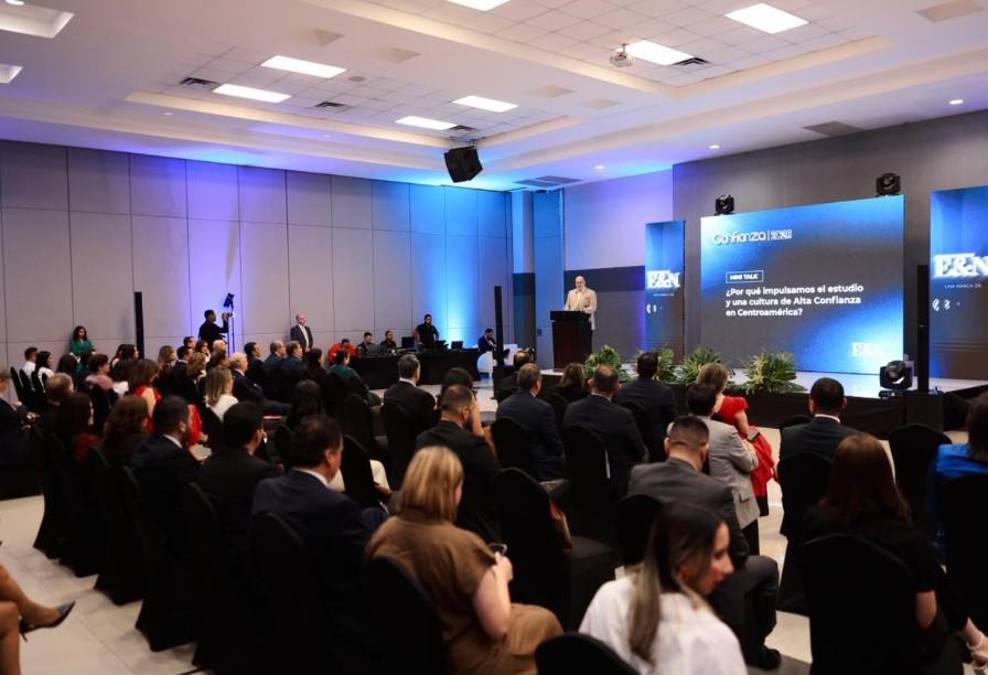 El diálogo puso el foco en la relación entre reputación, integridad y desempeño empresarial: cómo estos activos contribuyen a generar valor, fortalecer la legitimidad de las organizaciones y consolidar vínculos duraderos con colaboradores, clientes, socios comerciales y comunidades.