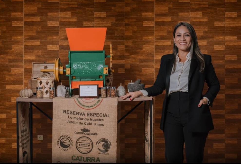 “En el pueblo tomábamos el café fresco, recién tostado, filtrado desde las 5 am; y al instalarnos en la capital notamos esa ausencia de nuestra tradición cafetera, y quisimos traerla desde nuestra finca, para compartirla con las familias nicaragüenses”, dice Gurdián.