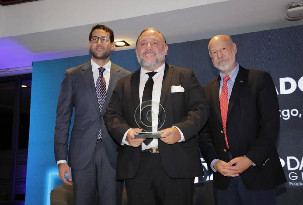 <i>ADOC: Arturo Sagrera Palomo – ADOC: Líder Empresarial de Alta Confianza en El Salvador (Público Informado, Público General) | Javier Castillo – ADOC: Líder Empresarial de Alta Confianza en El Salvador (Público Informado, Público General) | ADOC: Empresa de Alta Confianza en El Salvador (Público Informado, Público General) | ADOC: Marca de Alta Confianza en El Salvador (Público Informado, Público General) </i>