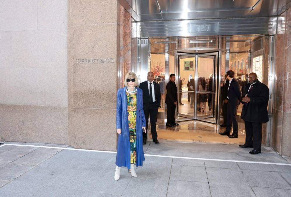 <i>Las obras, que comenzaron en 2019, llevaron “más tiempo del previsto”, admitió en esta ocasión el director ejecutivo de Tiffany, Anthony Ledru, pero el resultado “supera nuestros mayores sueños”. FOTO Anna Wintour </i>
