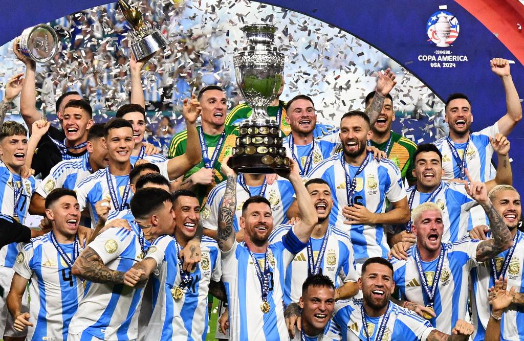 Se prendió la fiesta en el Obelisco de Buenos Aires tras consagración de Argentina en Copa América Se prendió la fiesta en el Obelisco de Buenos Aires tras consagración de Argentina en Copa América