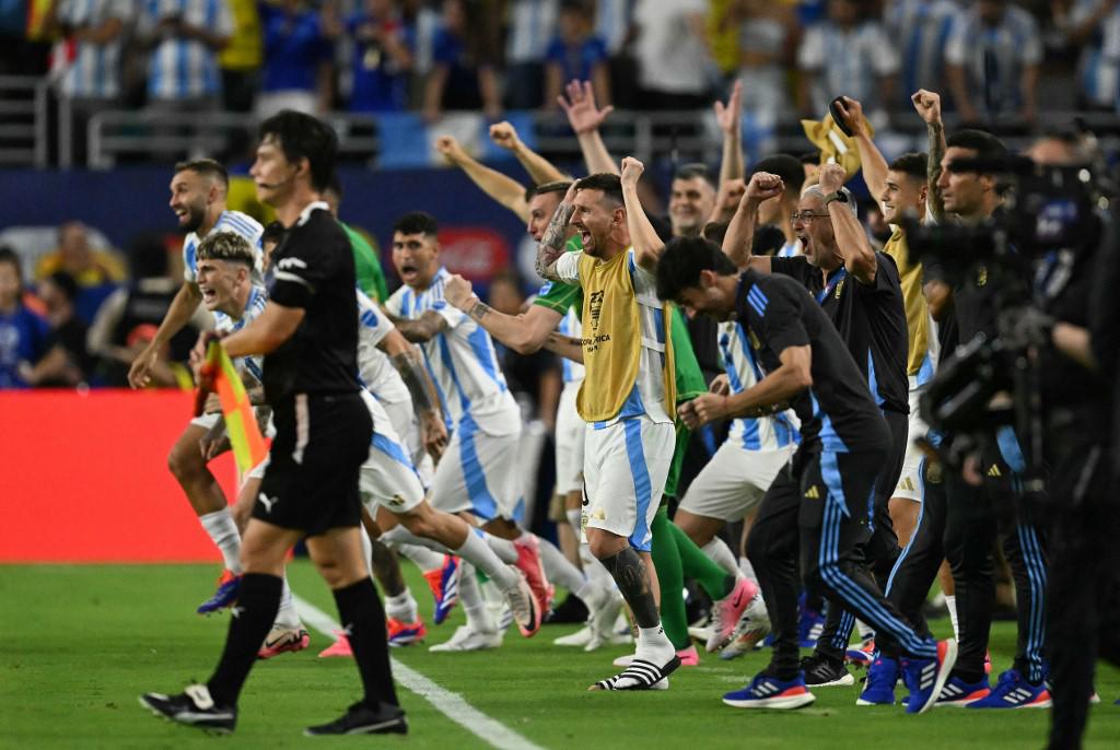 Se prendió la fiesta en el Obelisco de Buenos Aires tras consagración de Argentina en Copa América Se prendió la fiesta en el Obelisco de Buenos Aires tras consagración de Argentina en Copa América
