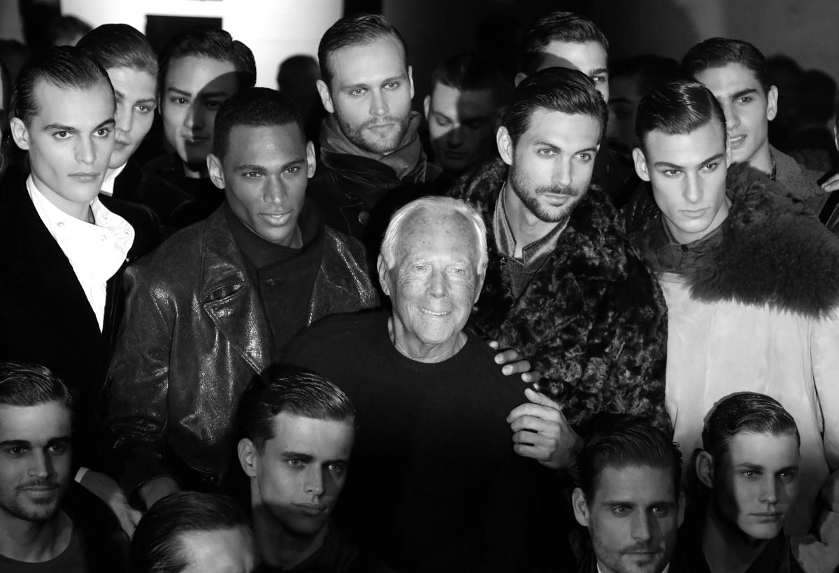 <i>MILAN (Italy), 04/09/2025.- (FILE) - Italian designer Giorgio Armani (C) posing with models at the end of his show for his label Giorgio Armani during the Milan Fashion Week, in Milan, Italy, 15 January 2018 (reissued 04 September 2025). Armani has died at the age 91, his company confirmed on 04 September 2025. (Moda, Italia) EFE/EPA/MATTEO BAZZI</i>