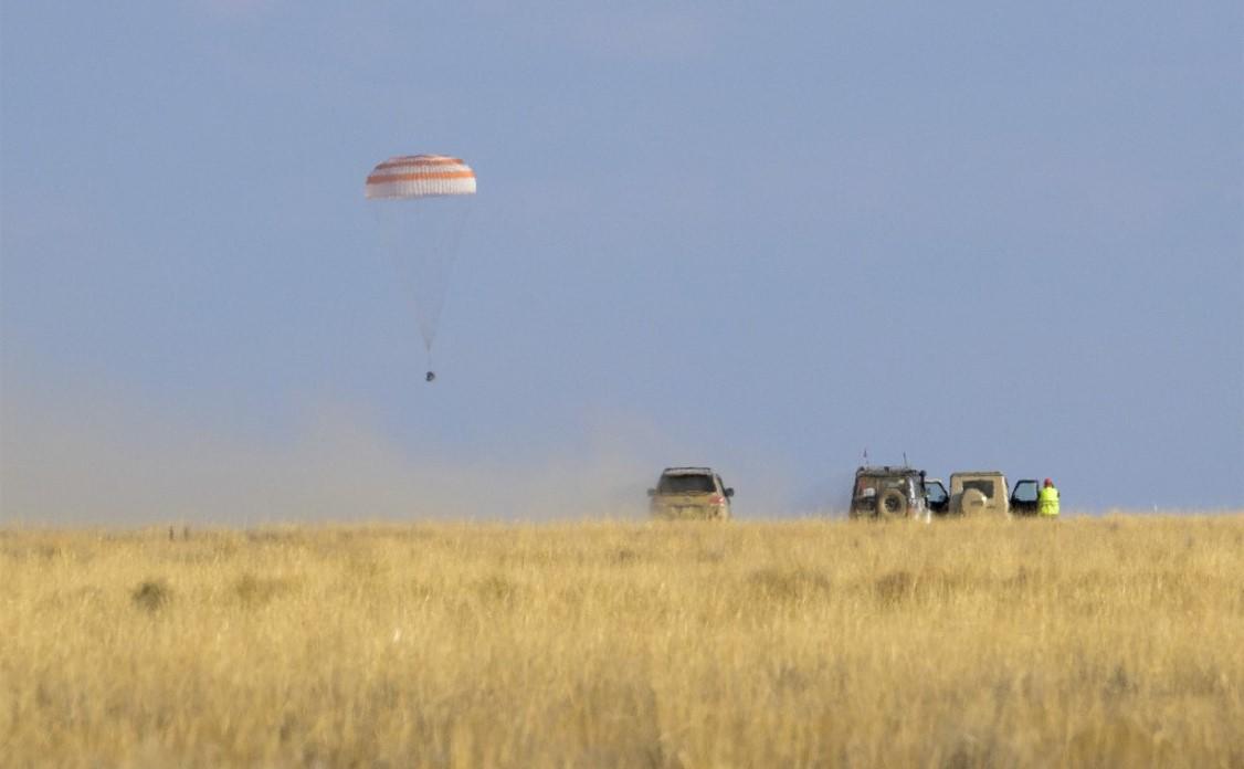 <i>Se ve la nave espacial Soyuz MS-23 aterrizando en un área remota cerca de la ciudad de Zhezkazgan, Kazajstán con el astronauta de la NASA de la Expedición 69 Frank Rubio, los cosmonautas de Roscosmos Dmitri Petelin y Sergey Prokopyev, el 27 de septiembre de 2023. El trío regresa a la Tierra después de pasar 371 días en el espacio como miembros de las Expediciones 68-69 a bordo de la Estación Espacial Internacional. Para Rubio, su misión es el vuelo espacial más largo realizado por un astronauta estadounidense en la historia. Bill Ingalls/NASA vía Getty Images/AFP</i> <i>Se ve la nave espacial Soyuz MS-23 aterrizando en un área remota cerca de la ciudad de Zhezkazgan, Kazajstán con el astronauta de la NASA de la Expedición 69 Frank Rubio, los cosmonautas de Roscosmos Dmitri Petelin y Sergey Prokopyev, el 27 de septiembre de 2023. El trío regresa a la Tierra después de pasar 371 días en el espacio como miembros de las Expediciones 68-69 a bordo de la Estación Espacial Internacional. Para Rubio, su misión es el vuelo espacial más largo realizado por un astronauta estadounidense en la historia. Bill Ingalls/NASA vía Getty Images/AFP</i>