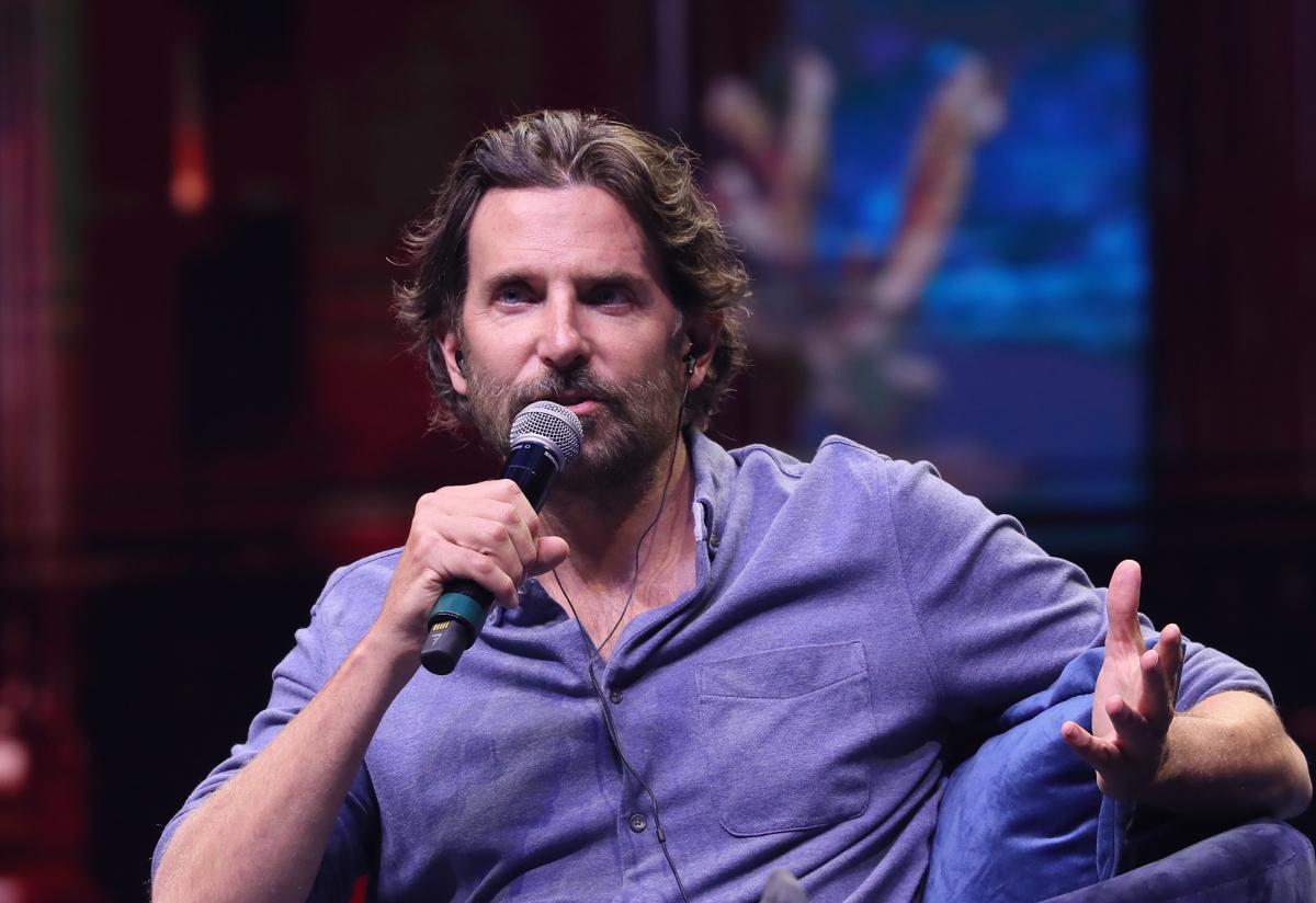 <i>MEX8016. CIUDAD DE MÉXICO (MÉXICO), 06/09/2024.- El actor estadounidense Bradley Cooper participa en el foro México SIglo XXI en el Auditorio Nacional este viernes, en Ciudad de México (México). Cooper hizo un llamado a invertir en los cuidados a los enfermos terminales de cáncer, sobre lo que alista un documental, según expuso durante el evento 'México Siglo XXI' de la Fundación Telmex, del magnate mexicano Carlos Slim. EFE/ Mario Guzmán</i> <i>MEX8016. CIUDAD DE MÉXICO (MÉXICO), 06/09/2024.- El actor estadounidense Bradley Cooper participa en el foro México SIglo XXI en el Auditorio Nacional este viernes, en Ciudad de México (México). Cooper hizo un llamado a invertir en los cuidados a los enfermos terminales de cáncer, sobre lo que alista un documental, según expuso durante el evento 'México Siglo XXI' de la Fundación Telmex, del magnate mexicano Carlos Slim. EFE/ Mario Guzmán</i>