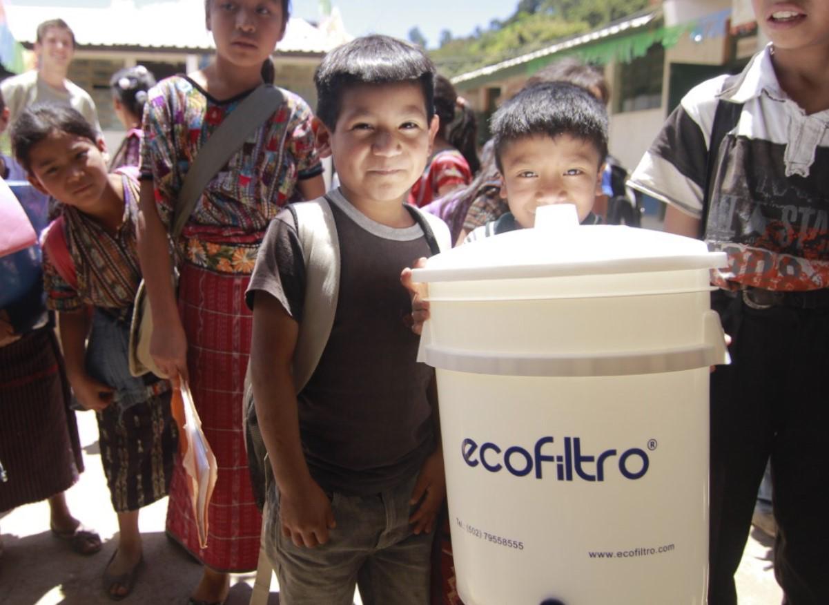 <i>En Guatemala, se producen 2.000 Ecofiltros al día. Además, hay más de 60 fábricas de Ecofiltros en más de40 países. FOTO CORTESÍA</i> <i>En Guatemala, se producen 2.000 Ecofiltros al día. Además, hay más de 60 fábricas de Ecofiltros en más de40 países. FOTO CORTESÍA</i>