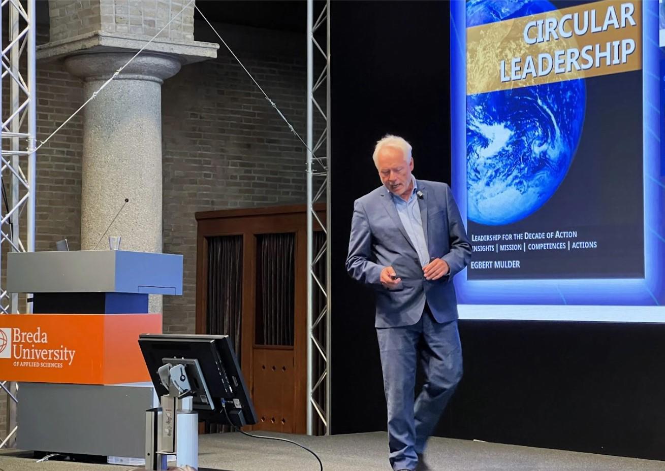 <i><b>Egbert Mulder, fundador de Circular Leadership, asesora a compañías en el mundo para transformarse, reducir y eliminar la huella de carbono.</b></i>