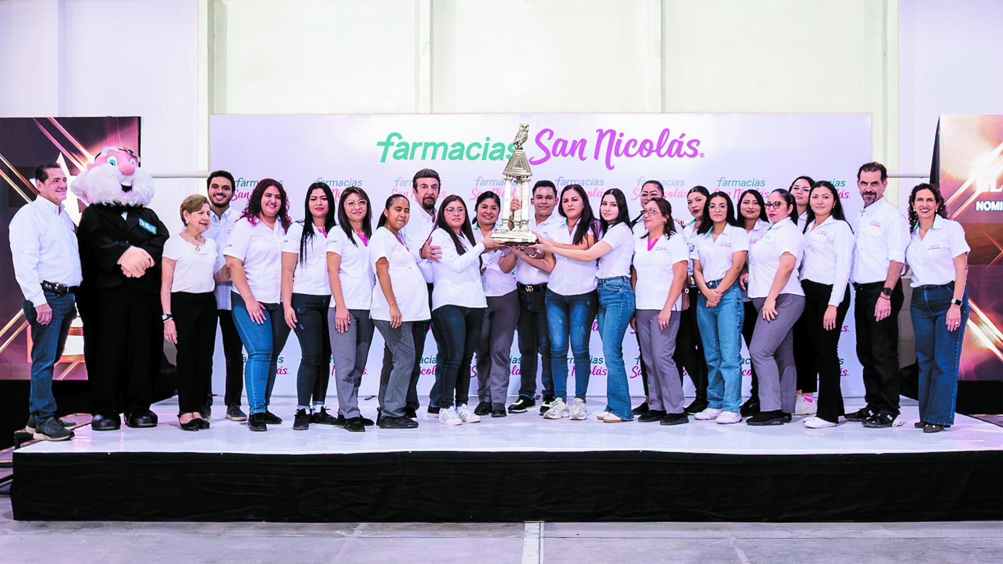 Farmacias San Nicolás impulsa una cultura en la que sus colaboradores son el eje de sus operaciones , por lo que impulsa su bienestar y desarrollo, y promueve el equilibrio entre la vida personal y laboral.