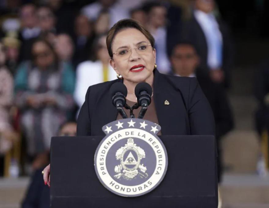 Xiomara Castro tiene bajo su responsabilidad garantizar una transición ordenada (Fotografía de archivo EFE/ STR)