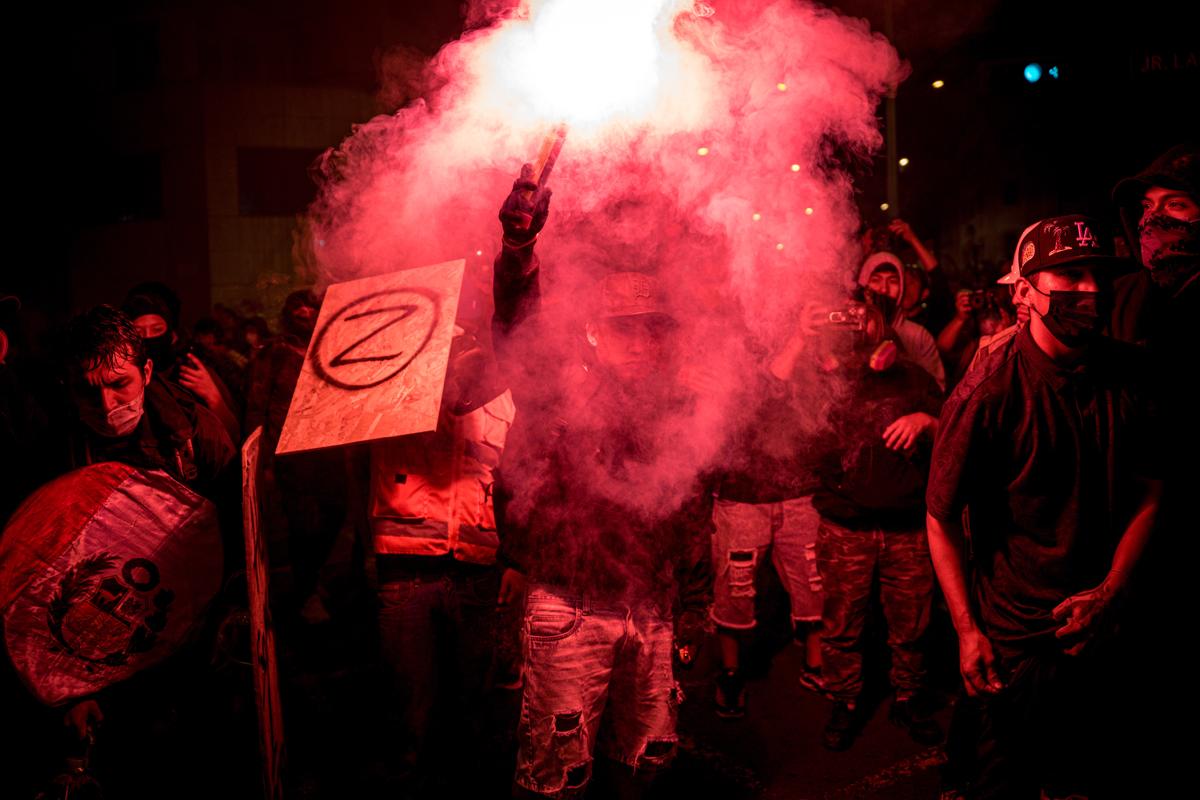 <i>MADRID, 14/12/2025.- Fotografía tomada el 27/09/2025, de una manifestación de la denominada 'Marcha de la 'Generación Z', que en 2025 ha sido especialmente notoria por su papel protagonista en movimientos sociales y políticos a nivel global. Jóvenes nacidos entre mediados de los noventa y principios de la década de 2010, lideraron protestas en distintos países, reclamando justicia social, transparencia y reformas estructurales. EFE/John Reyes Mejia</i>