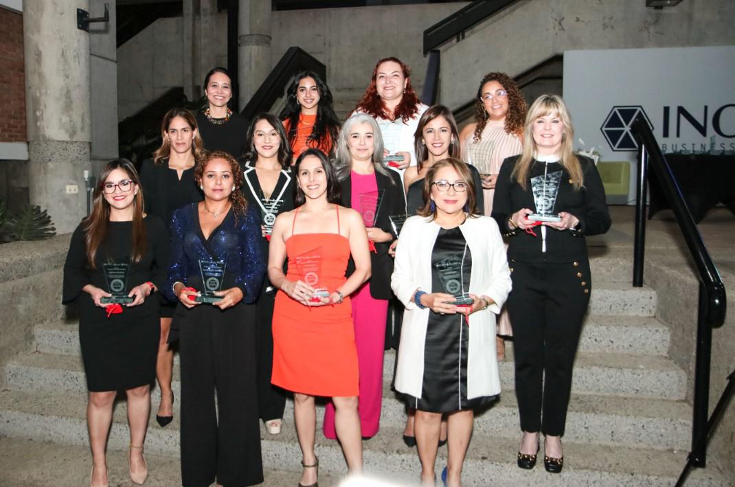 Reconocimiento mujeres que redefinen el liderazgo femenino en Centroamérica