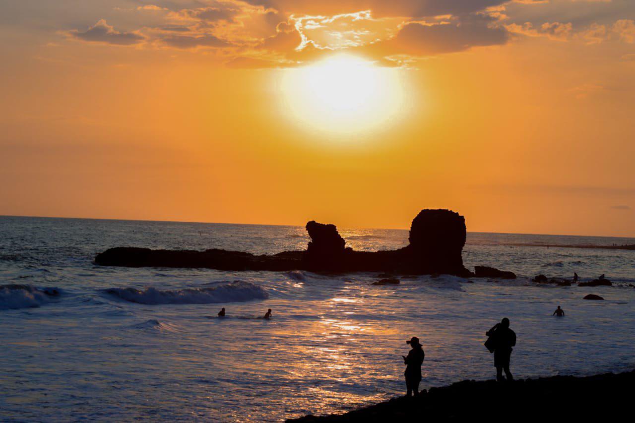 Playa El Tunco, El Salvador. Cortesía MITUR