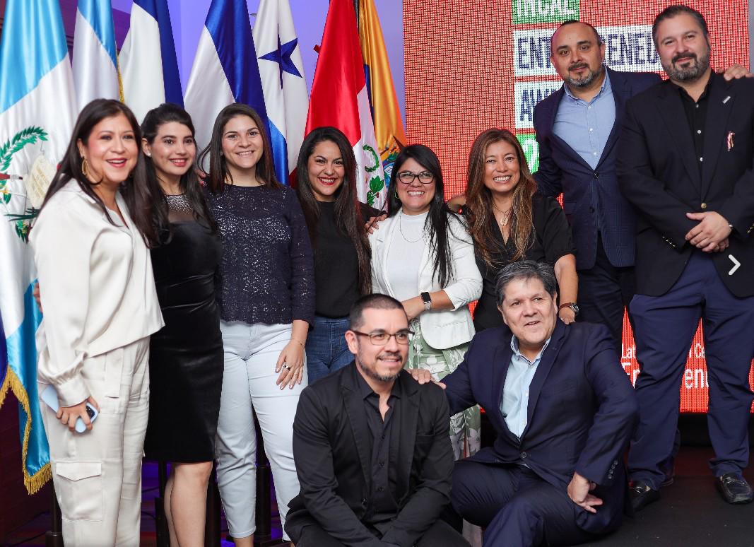 <i>Jurado, ganadores y organizadores. FOTO FGK</i> <i>Jurado, ganadores y organizadores. FOTO FGK</i>