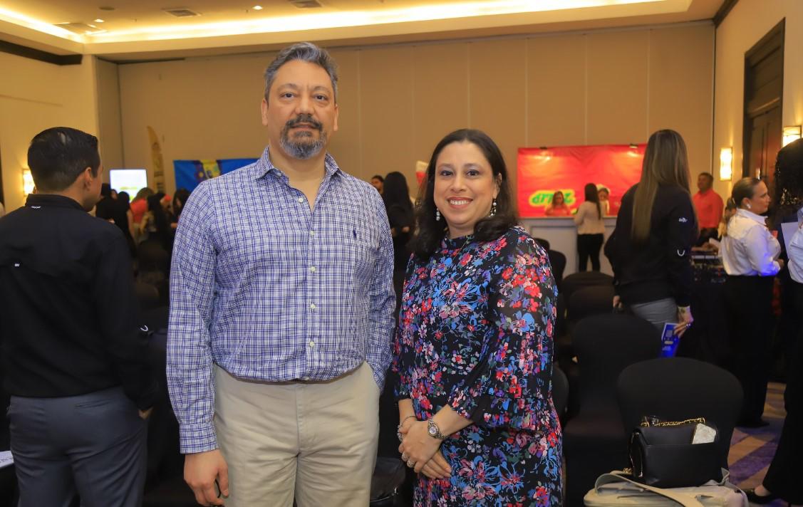 <i>Jorge Frech y Cristiamaría Salgado, ambos representantes de Kantar Mercaplan, en el evento TOM 2024 en Honduras</i> <i>Jorge Frech y Cristiamaría Salgado, ambos representantes de Kantar Mercaplan, en el evento TOM 2024 en Honduras</i>