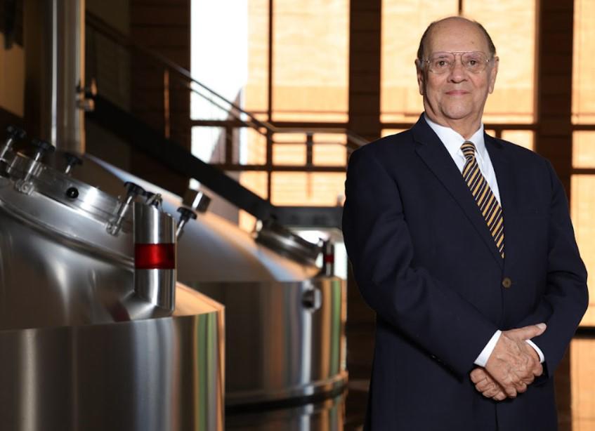 <i><b>Juan Monge Calderón, Presidente de Corporación Castillo</b></i> <i><b>Juan Monge Calderón, Presidente de Corporación Castillo</b></i>