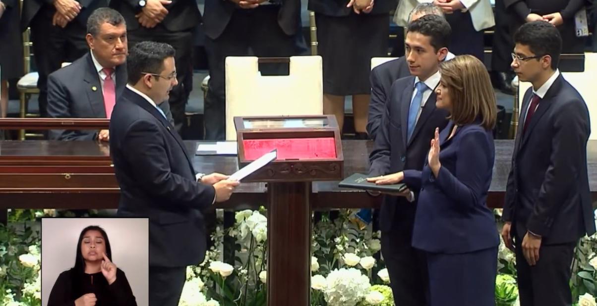 Guatemala: Bernardo Arévalo jura como presidente en primeros minutos del 15 de enero