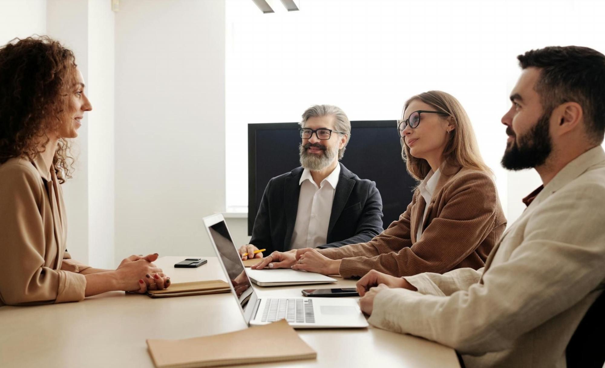 Del control a la conversación: cómo el liderazgo consciente redefine la gestión del talento en 2025