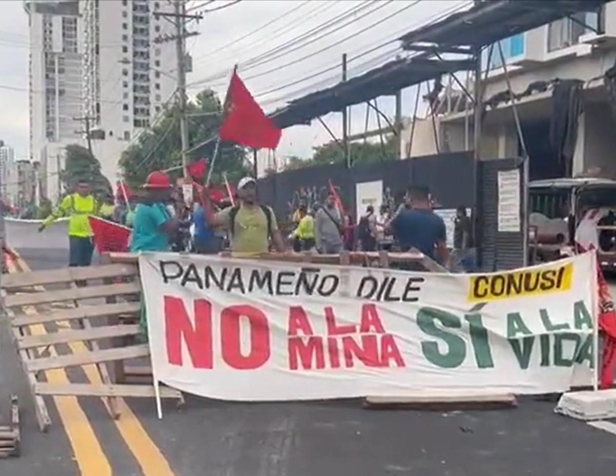 <i>#Noalcontratominero es una de las tendencias en redes sociales, en este país. FOTO @JuanCar73427091</i> <i>#Noalcontratominero es una de las tendencias en redes sociales, en este país. FOTO @JuanCar73427091</i>