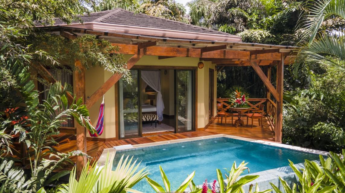 <i>Nayara Resorts -recientemente en su hotel Nayara Gardens- único que en sus habitaciones no tenían piscina, renovó las Rainforest Village con una piscina privada convirtiéndola en las Rainforest Pool Villas.</i>