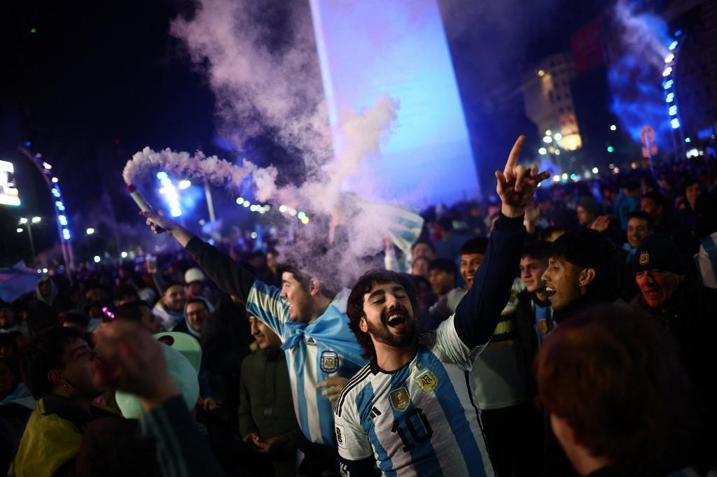 Se prendió la fiesta en el Obelisco de Buenos Aires tras consagración de Argentina en Copa América Se prendió la fiesta en el Obelisco de Buenos Aires tras consagración de Argentina en Copa América