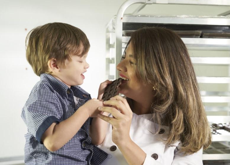 Yoshiris Peña, la emprendedora que lleva felicidad por medio de un chocolate