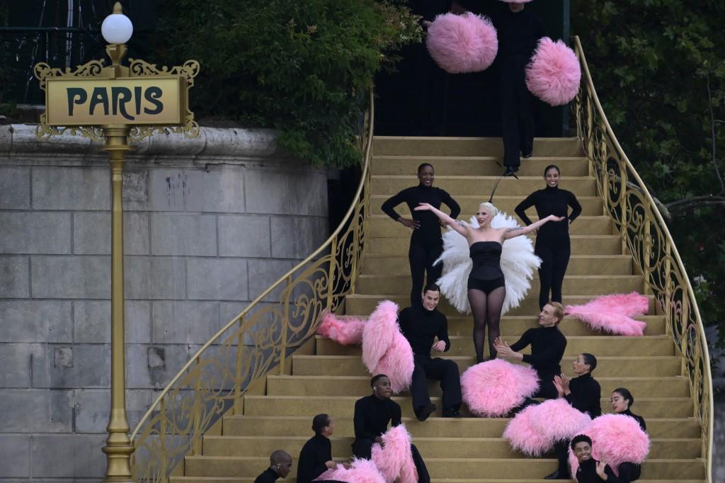 <i>La cantante estadounidense Lady Gaga canta una canción en el área del puente Sully antes de la ceremonia de apertura de los Juegos Olímpicos de París 2024 en París el 26 de julio de 2024. (Foto de Aris MESSINIS / AFP)</i> <i>La cantante estadounidense Lady Gaga canta una canción en el área del puente Sully antes de la ceremonia de apertura de los Juegos Olímpicos de París 2024 en París el 26 de julio de 2024. (Foto de Aris MESSINIS / AFP)</i>