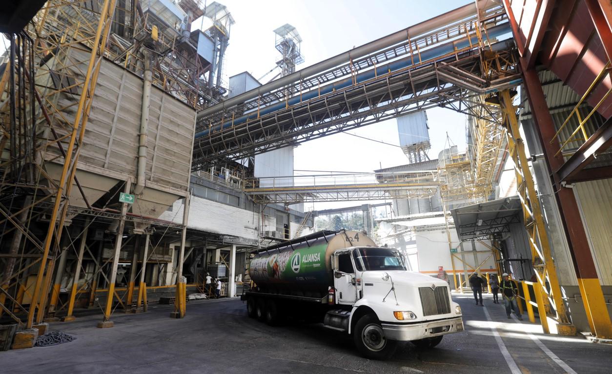 Planta de alimentos de CMI en El Salvador recibe certificación carbono neutral Planta de alimentos de CMI en El Salvador recibe certificación carbono neutral