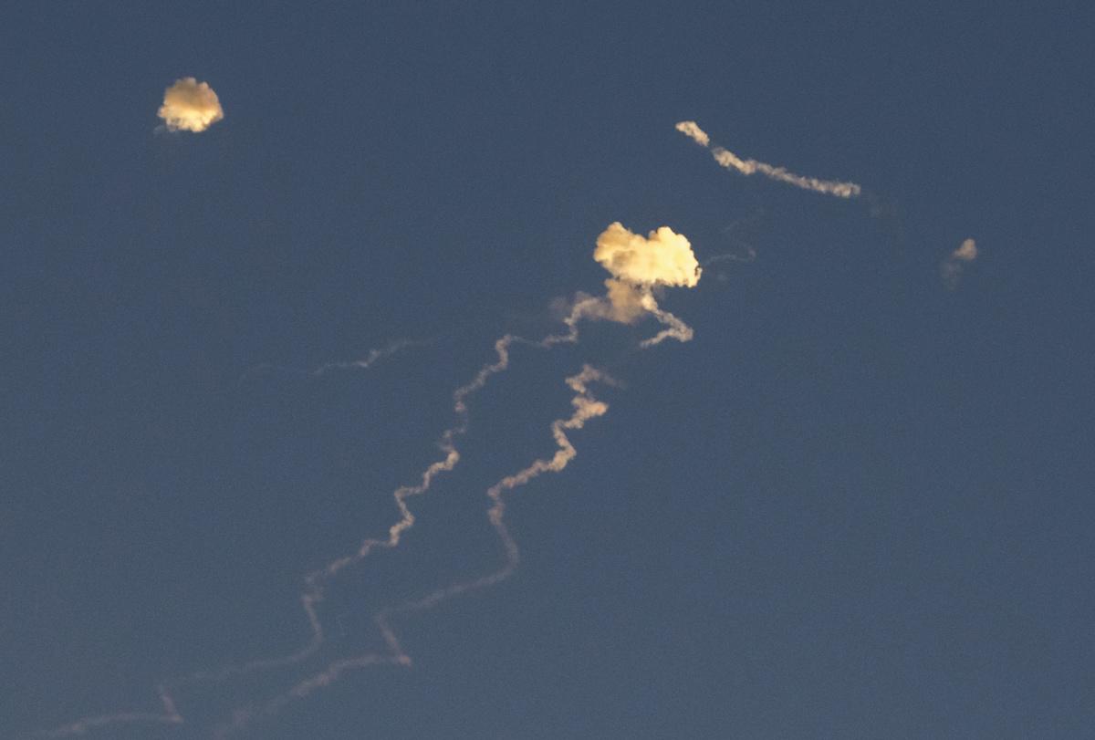 <i>Las fuerzas de defensa aérea ucranianas interceptan ataques aéreos sobre Kiev, Ucrania, el 17 de noviembre de 2024. Las fuerzas rusas lanzaron un ataque combinado masivo que tuvo como objetivo todas las regiones de Ucrania durante la noche y por la mañana con alrededor de 120 misiles y 90 vehículos aéreos no tripulados (UAV), dijo el presidente ucraniano Zelenski. FOTO EFE/EPA/MAXYM MARUSENKO</i> <i>Las fuerzas de defensa aérea ucranianas interceptan ataques aéreos sobre Kiev, Ucrania, el 17 de noviembre de 2024. Las fuerzas rusas lanzaron un ataque combinado masivo que tuvo como objetivo todas las regiones de Ucrania durante la noche y por la mañana con alrededor de 120 misiles y 90 vehículos aéreos no tripulados (UAV), dijo el presidente ucraniano Zelenski. FOTO EFE/EPA/MAXYM MARUSENKO</i>