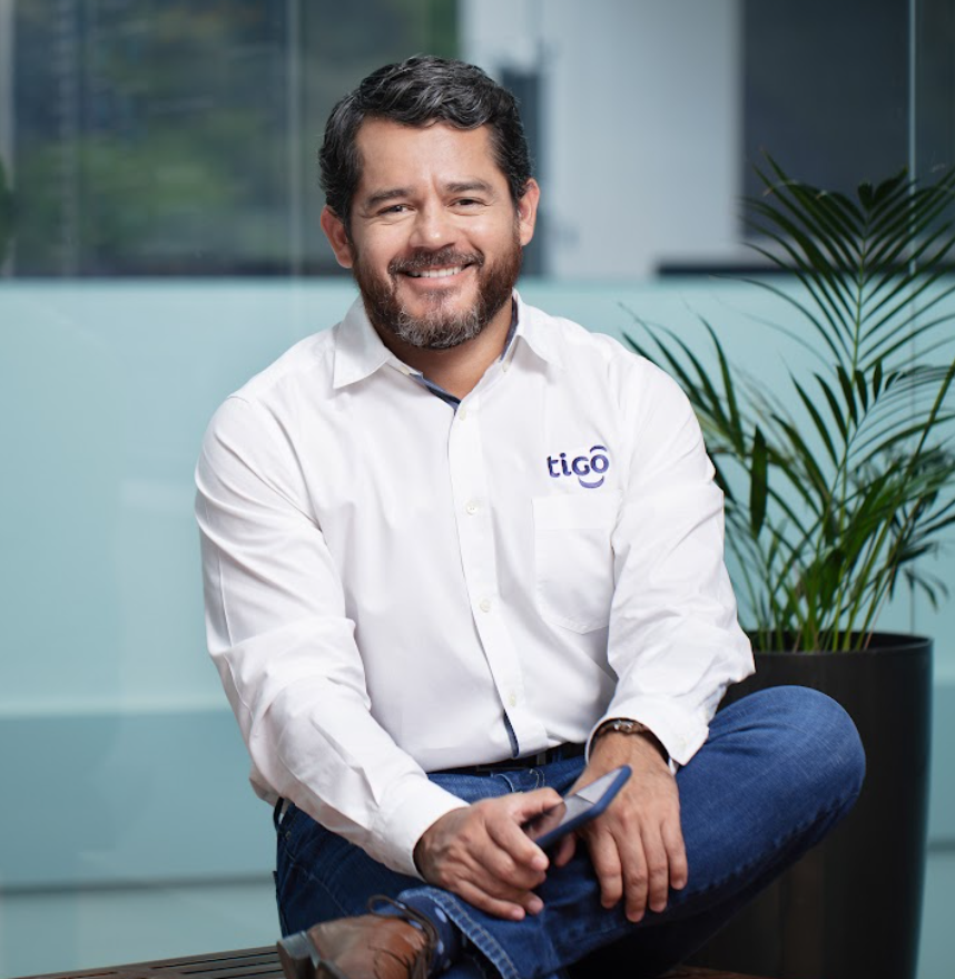 En la organización el 92% de nuestros colaboradores están satisfechos con Tigo Work y su impacto en la flexibilidad, empoderamiento y productividad de los equipos”, Edgard Grande, Ceo de Tigo El Salvador. En la organización el 92% de nuestros colaboradores están satisfechos con Tigo Work y su impacto en la flexibilidad, empoderamiento y productividad de los equipos”, Edgard Grande, Ceo de Tigo El Salvador.