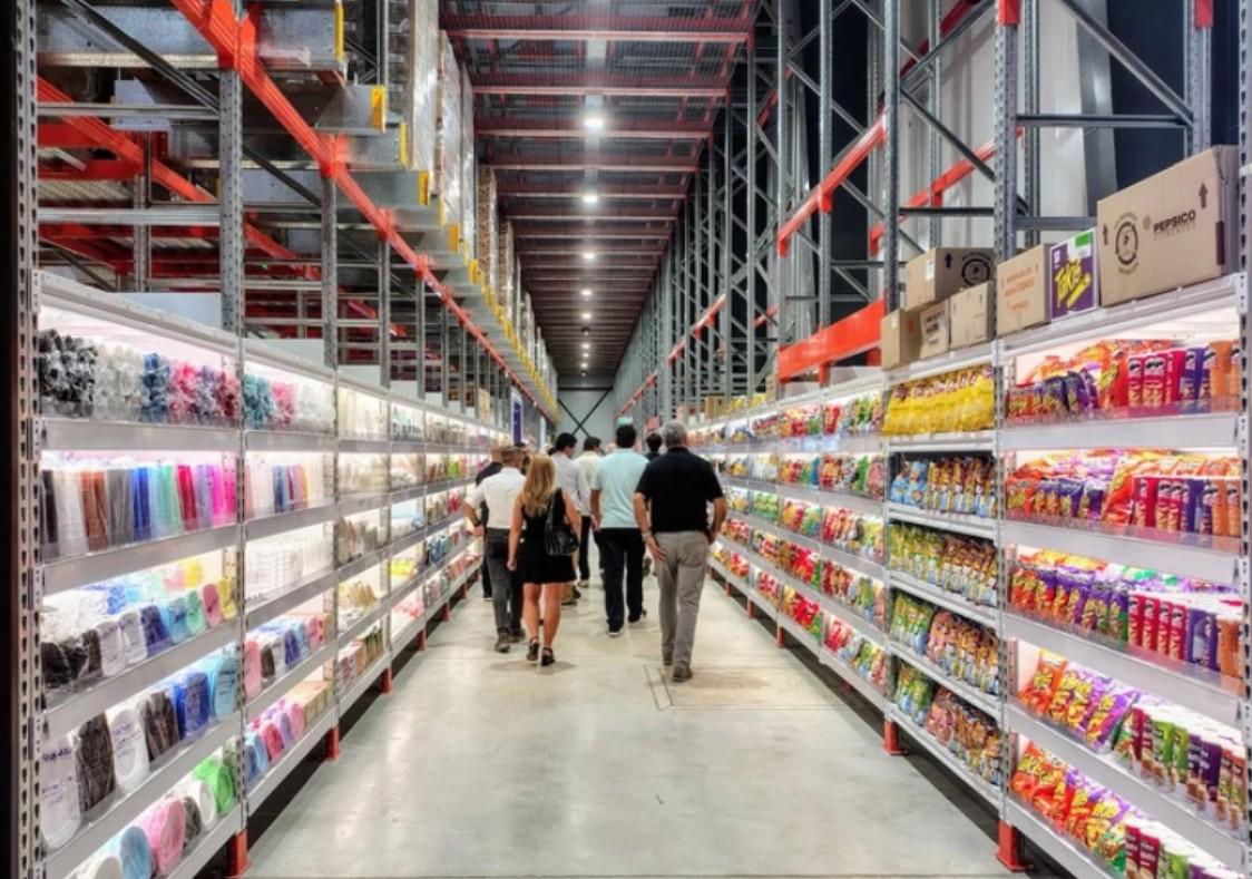 Sin cajas, sin filas: así es el primer retail totalmente automatizado de la región