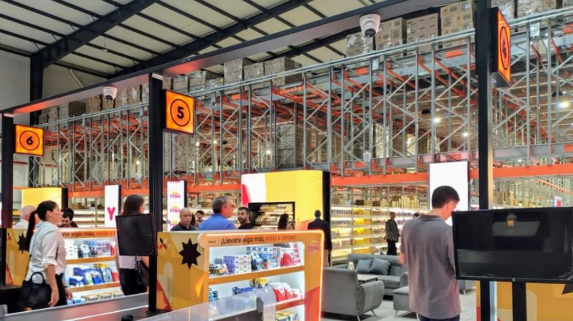 Sin cajas, sin filas: así es el primer retail totalmente automatizado de la región