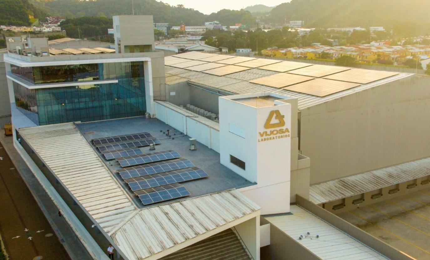 El nuevo complejo industrial de Laboratorios VIJOSA equivale a tres canchas de fútbol y se ubica en el municipio de Santa Tecla, al poniente de la capital salvadoreña. FOTO Gobierno de El Salvador.